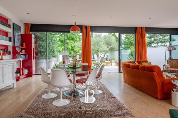 Chassieu, Maison 6 Chambres -  242 m² à vendre