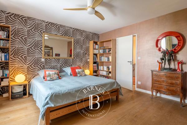 Chassieu, Maison 6 Chambres -  242 m² à vendre