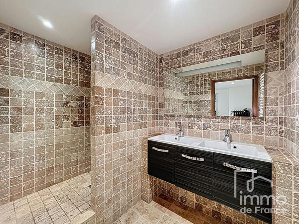 MAISON CHEZERY FORENS  270 m2