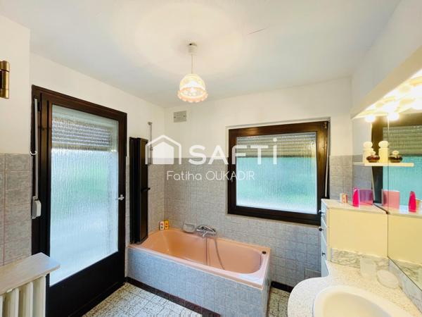 Maison 5 pièces avec grand terrain  Double garage – Neufchef