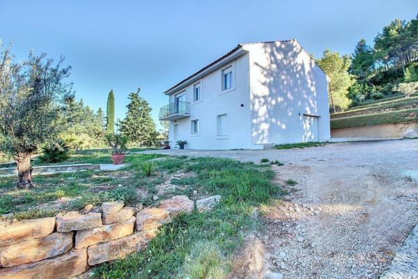 A VENDRE EN EXCLUSIVITÉ ! DRAGUIGNAN MAISON 4 CHAMBRES avec GARAGE sur terrain CLOS d'un hectare