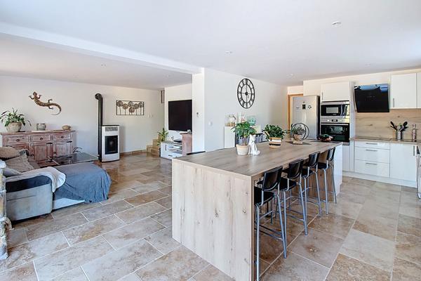 A VENDRE EN EXCLUSIVITÉ ! DRAGUIGNAN MAISON 4 CHAMBRES avec GARAGE sur terrain CLOS d'un hectare