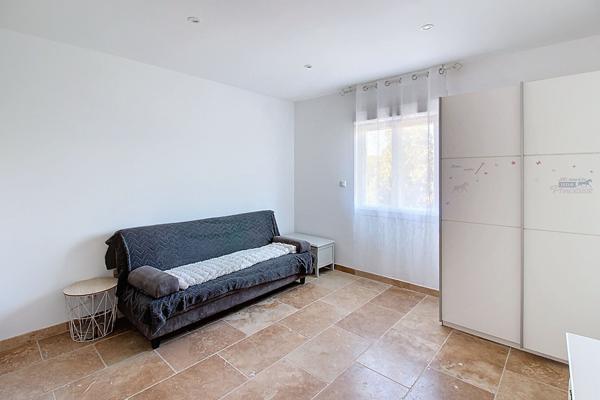 A VENDRE EN EXCLUSIVITÉ ! DRAGUIGNAN MAISON 4 CHAMBRES avec GARAGE sur terrain CLOS d'un hectare