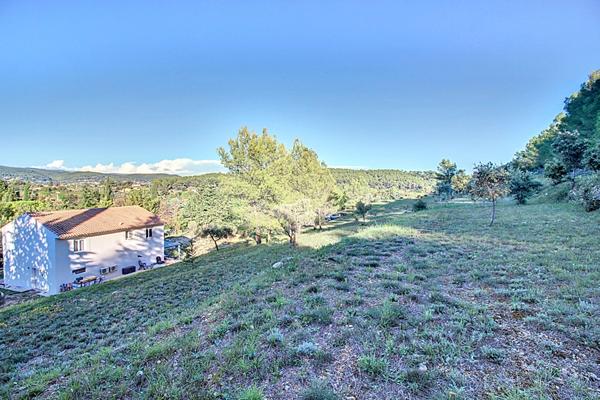 A VENDRE EN EXCLUSIVITÉ ! DRAGUIGNAN MAISON 4 CHAMBRES avec GARAGE sur terrain CLOS d'un hectare