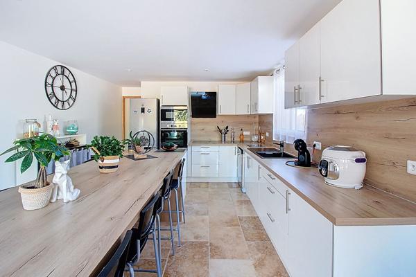 A VENDRE EN EXCLUSIVITÉ ! DRAGUIGNAN MAISON 4 CHAMBRES avec GARAGE sur terrain CLOS d'un hectare