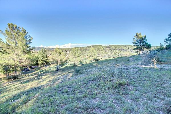 A VENDRE EN EXCLUSIVITÉ ! DRAGUIGNAN MAISON 4 CHAMBRES avec GARAGE sur terrain CLOS d'un hectare