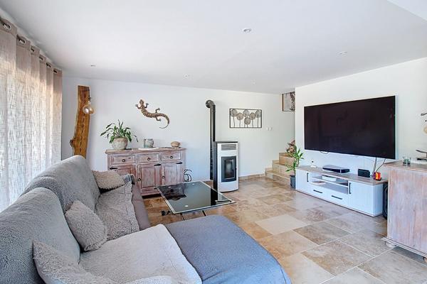 A VENDRE EN EXCLUSIVITÉ ! DRAGUIGNAN MAISON 4 CHAMBRES avec GARAGE sur terrain CLOS d'un hectare