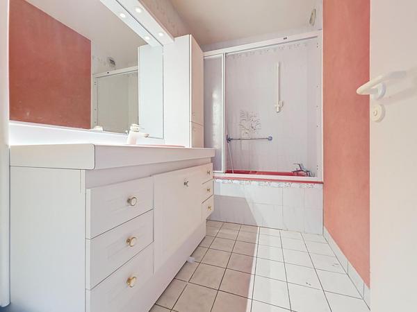 APPARTEMENT TYPE 4 AVEC PARKING PROCHE GARE