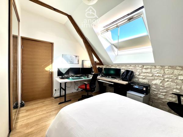 Propriete
                                                                                                                                                                                                                                                                                                                        8 pièce(s)                                                                                                                                                                                                          5 chambre(s)                                                                                                                                                                                                          210  m²