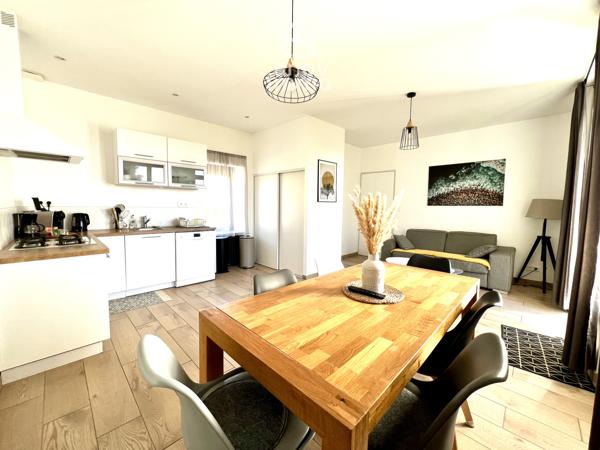 Propriete
                                                                                                                                                                                                                                                                                                                        8 pièce(s)                                                                                                                                                                                                          5 chambre(s)                                                                                                                                                                                                          210  m²