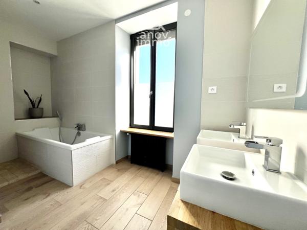 Propriete
                                                                                                                                                                                                                                                                                                                        8 pièce(s)                                                                                                                                                                                                          5 chambre(s)                                                                                                                                                                                                          210  m²