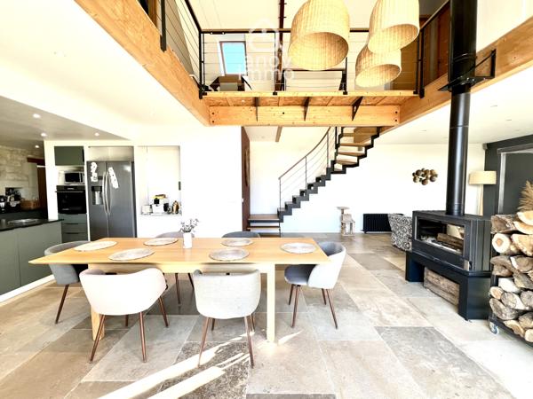 Propriete
                                                                                                                                                                                                                                                                                                                        8 pièce(s)                                                                                                                                                                                                          5 chambre(s)                                                                                                                                                                                                          210  m²