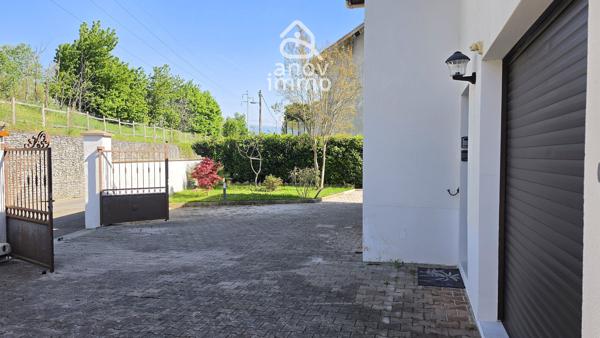 Maison
                                                                                                                                                                                                                                                                                                                        5 pièce(s)                                                                                                                                                                                                          4 chambre(s)                                                                                                                                                                                                          150  m²