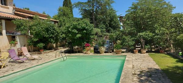 GARD. 30.NIMES. Belle maison de 119 m2 sur terrain arboré de 1250 m² avec piscine quartier Cigale