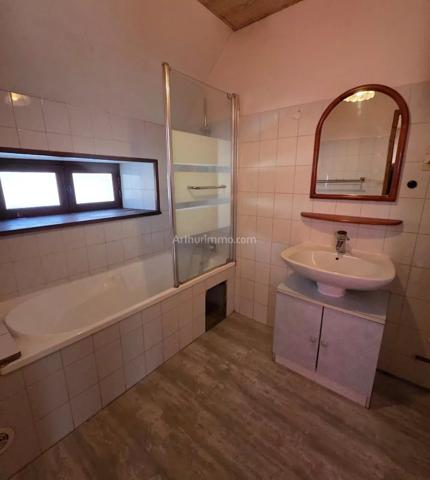 Location Maison 3 pièces 78 m2 à Averan