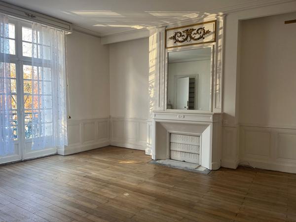 AU COEUR DU CENTRE-VILLE, MAISON DE VILLE IDEALE POUR FAMILLE