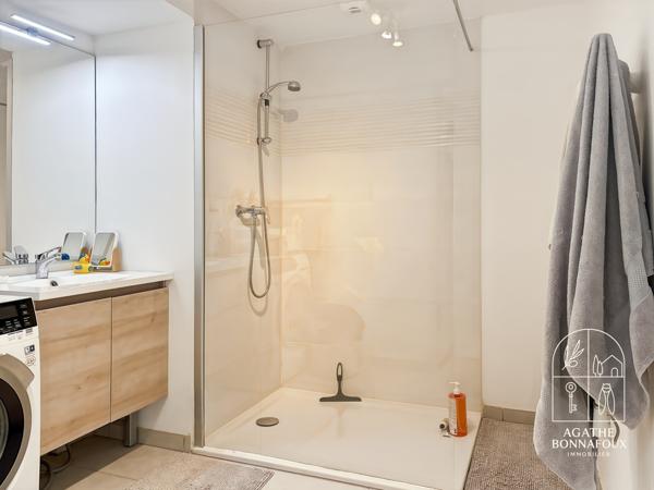 Arles (13200) Appartement T3 74 m2 avec terrasse et 2 places de parking