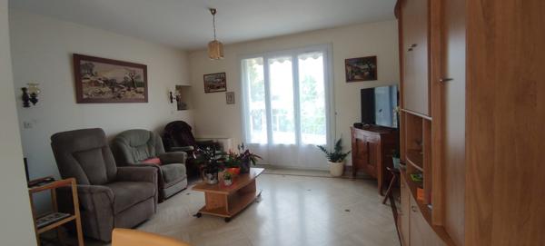 À vendre - Maison individuelle, 6 pièces située à Tours (37100)