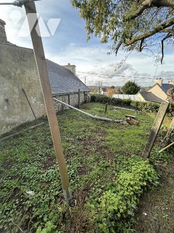 Maison en pierres avec terrain constructible