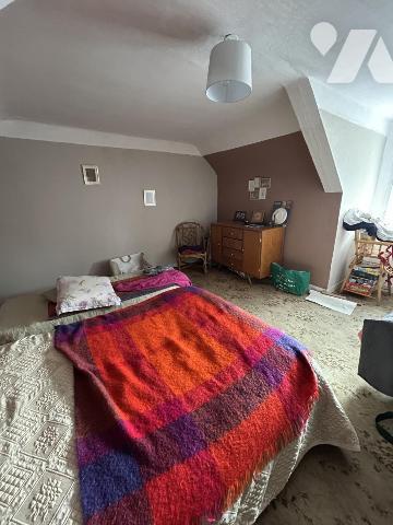 Maison en pierres avec terrain constructible