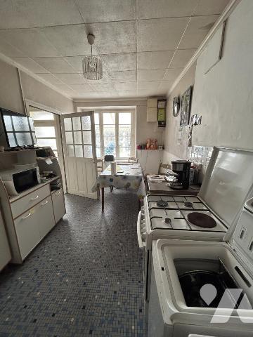 Maison en pierres avec terrain constructible