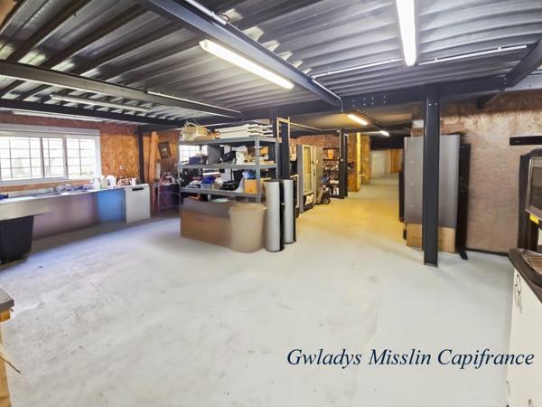 Immense loft/local d'activité à EYSINES de 441m² avec maison contemporaine de 9 pièces