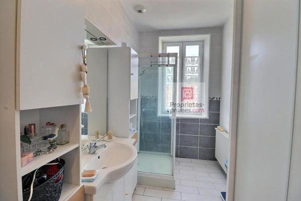 Deux Maisons 7 pièces dont 1 entièrement rénovée avec garage, dépendances + une autre maison attenante à rénover totalement