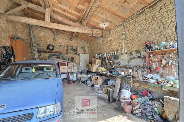 Deux Maisons 7 pièces dont 1 entièrement rénovée avec garage, dépendances + une autre maison attenante à rénover totalement