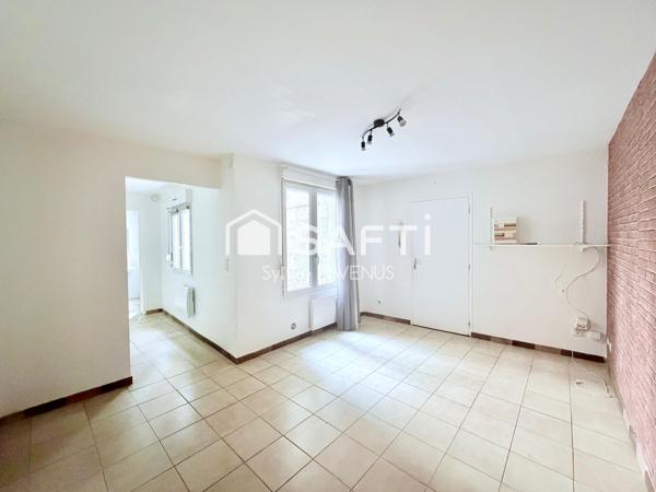 A SOISSONS 02, AU RDC D'UNE RESIDENCE A FAIBLES CHARGES, JOLI STUDIO DE 24 M2.