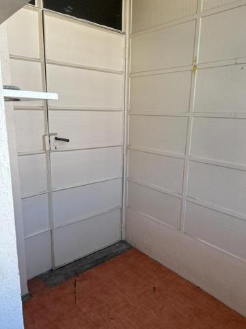 LISIEUX centre-ville, F3 au 2ème étage avec ascenseur, balcon et cave , Lisieux