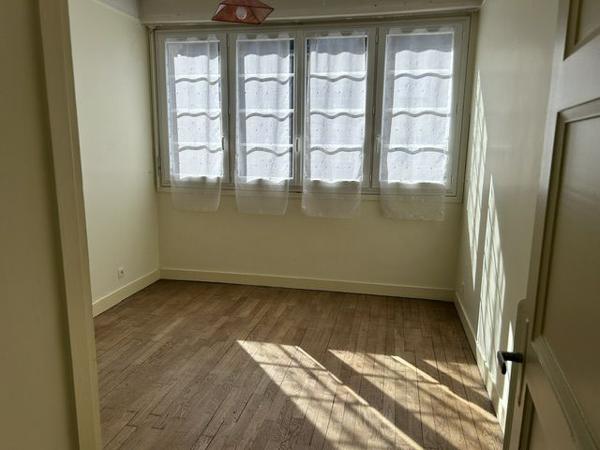 LISIEUX centre-ville, F3 au 2ème étage avec ascenseur, balcon et cave , Lisieux
