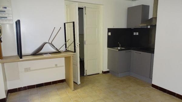 STUDIO RENOVE EN CENTRE VILLE DE CARCASSONNE