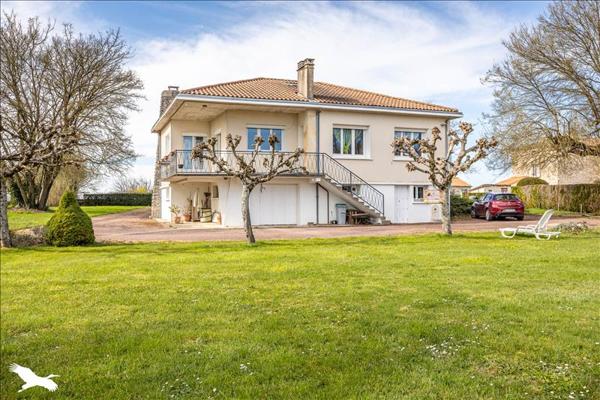 Maison à vendre |  Brioux-sur-Boutonne |  5 pièces | 124 m²
