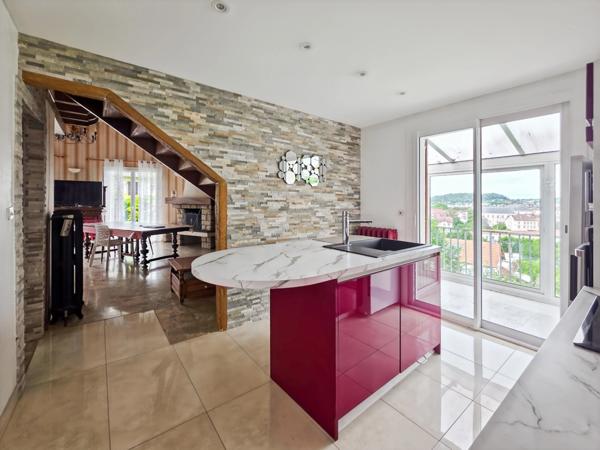 Maison d’architecte 7 pièces – 125 m² – Vue panoramique – Hauteurs de Lons-le-Saunier