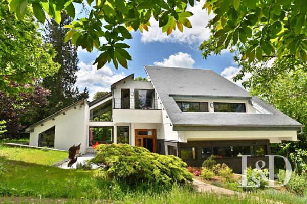  La Celle-Saint-Cloud, grande maison d'architecte bâtie en 1970