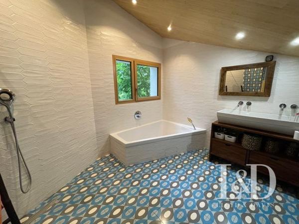  La Celle-Saint-Cloud, grande maison d'architecte bâtie en 1970