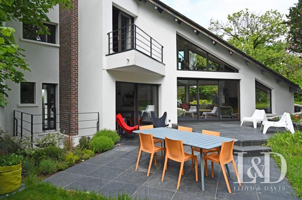  La Celle-Saint-Cloud, grande maison d'architecte bâtie en 1970