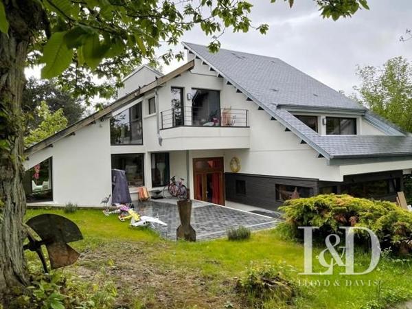  La Celle-Saint-Cloud, grande maison d'architecte bâtie en 1970