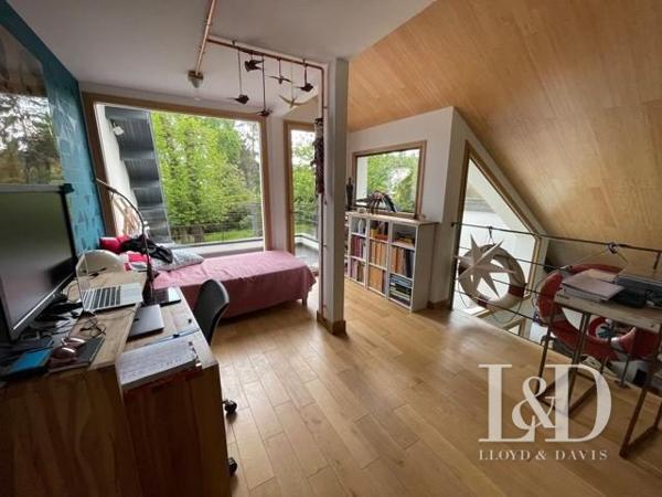  La Celle-Saint-Cloud, grande maison d'architecte bâtie en 1970