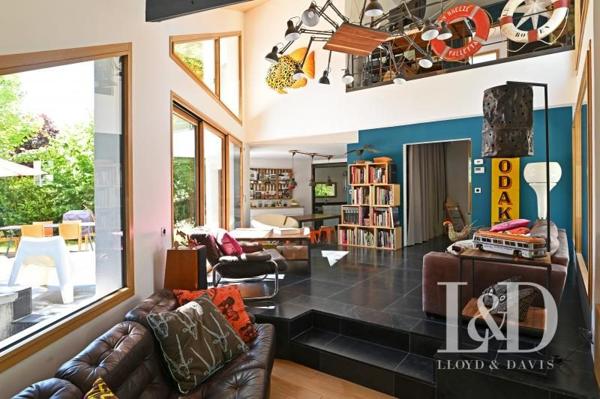  La Celle-Saint-Cloud, grande maison d'architecte bâtie en 1970