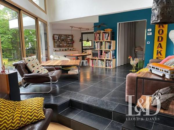  La Celle-Saint-Cloud, grande maison d'architecte bâtie en 1970