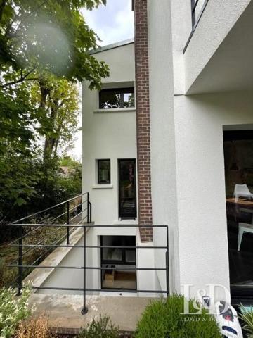  La Celle-Saint-Cloud, grande maison d'architecte bâtie en 1970