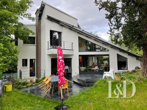  La Celle-Saint-Cloud, grande maison d'architecte bâtie en 1970