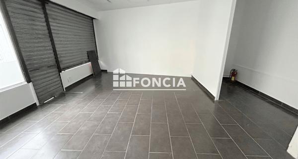 Location Local commercial 1 pièce 30.37 m² - Melun 77000