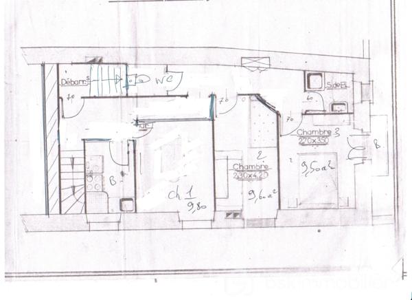 Vends Maison en Plein Cœur du Centre Ville avec Terrasse Couverte & Jardin, Emplacement Idéal, donnant accès directement dans la rue Commerçante Piétonne et de l'autre côté au Parking, d’un des plus Beaux Villages de France : Belvès, une commune touristique du Périgord Noir, avec toutes les commodités à pieds, boulangerie, magasins, restaurants, hôtels, marchés, hôpital, banques, assurances, médecins, pharmacie, etc .... à 5 mn de Siorac du Périgord, 10mn de Monpazier, 15 mn de Saint Cyprien, 20 mn du Bugue et 30mn de Sarlat.

Le Rez de Chaussée comprend : 1 Entrée, 1 Séjour / Cuisine ( nouvelle cuisine en cours de pose ), 1 Atelier / Bureau, 1 Buanderie et 1 Wc.

Le 1er Etage comprend : 3 Chambres dont 1 avec Balcon, 1 Salle de Bains, 1 Wc et 1 Pièce pouvant servir de Dressing / Salle d'Eau. ( arrivée d'eau )

L' Entresol comprend : 1 Grande Réserve avec la chaudière et la cuve à fuel, celle-ci est accessible depuis l'extérieur directement et 2 anciennes Caves Voutées.

Combles non Aménageables en l'état mais avec Fenêtre.

Le plus, 1 Pergola et 1 Agréable Jardin sans Vis à Vis équipé d'un Barbecue, avec Vue Incroyable sur la Vallée, rare en cœur de Ville & 1 Portillon donne accès directement au Parking.

Côté Technique : Menuiseries à simple vitrage, Chauffage central au fuel, Vmc, Cheminée avec Insert Bois, Couverture en bon état, Fosse pour récupération des Eaux de Pluies, Assainissement collectif ( tout à l’égout ).

Prévoir Travaux de Finitions : peintures, sols, .... les gouttières et planches de rives seront refaites.

Prix de vente : 165 000 € F.A.I. ( frais agent à la charge du vendeur )

Date de réalisation du diagnostic : 28/05/2024
Consommation conventionnelle : E - 240 kWh/m2/an
Estimation des émissions : E - 64 kg CO2/m2/an
Estimation des coûts annuels : 2 320 € et 3 180 € / an ( 01/2021 )
Taxe Foncière 2023 = 746 €
Les informations sur les risques auxquels ce bien est exposé sont disponibles sur le site Géorisques : www.georisques.gouv.fr

Mandat simple n° 134 595
Contactez-moi rapidement :
Eric Ravaux - EI - BSK Immobilier
Pays de Belvès et ses environs
P : 06 22 76 35 44
E mail : e.ravaux@bskimmobilier.com
Agent Commercial Indépendant RSAC n° 827 965 799 - Bergerac
