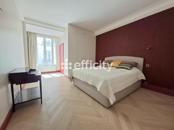 Appartement
         2 pièces
        - 81 m² Bien prestige 967 000 € *