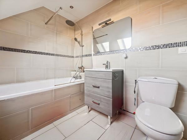 A vendre - Maison à Dammarie Les Lys de 4 chambres