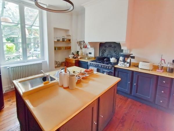 Maison bourgeoise Prayssac 5 pièce(s) 207 m2, parc arboré et piscine