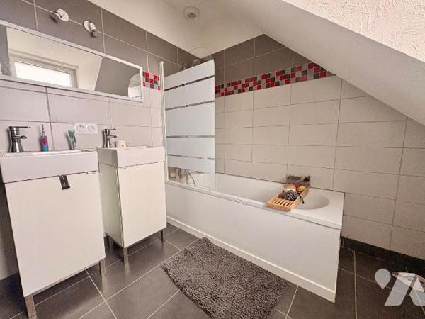 CO-EXCLUSIVITÉ ETUDE TRENTE CINQ NOTAIRES ! VOTRE NOTAIRE DE VERN SUR SEICHE

Située au 101 R...