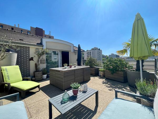Centre-ville - Duplex dernier étage, terrasse 30 m², 2 parkings - Résidence 2013